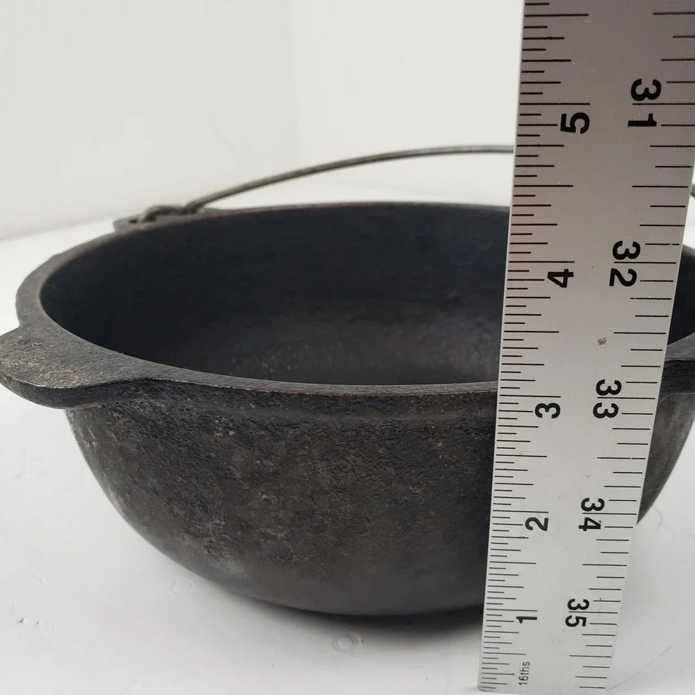 Vintage Lodge Cast Iron 2QT Dutch Oven with Bail Handle Made in USA No Lid 7.5: